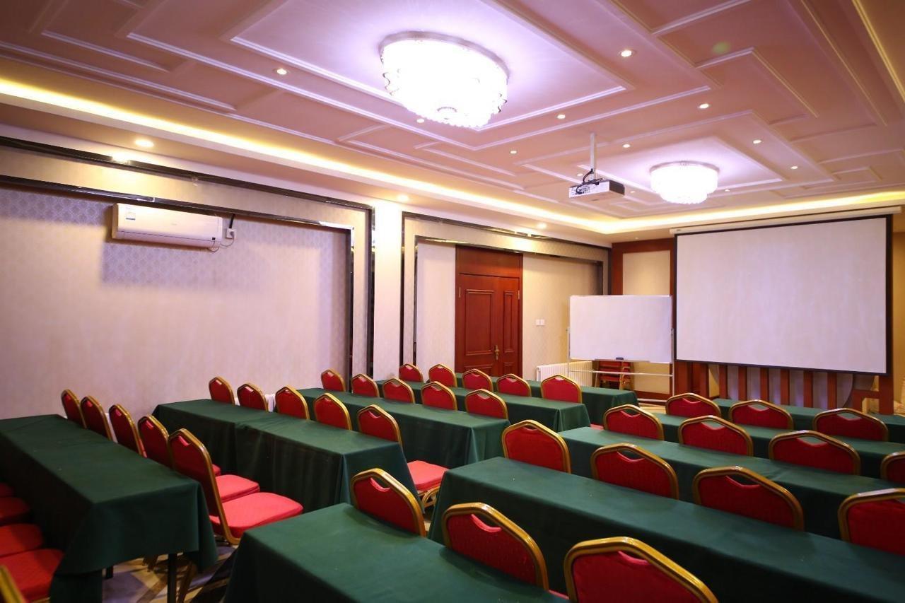 Chonpines Hotel Changchun Buitenkant foto