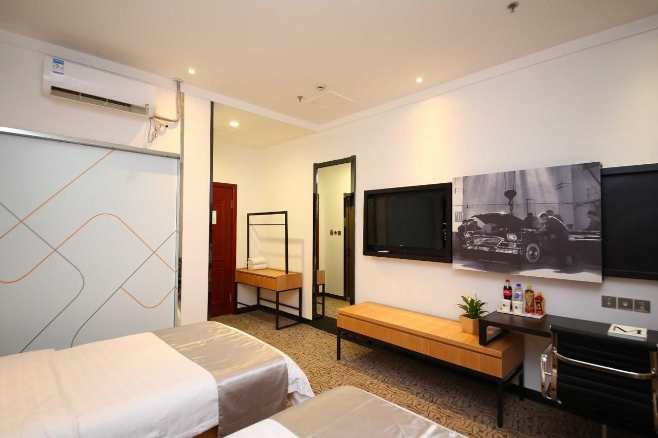 Chonpines Hotel Changchun Buitenkant foto