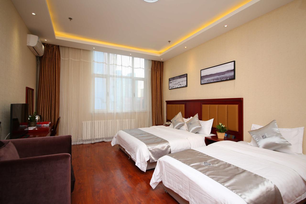 Chonpines Hotel Changchun Buitenkant foto