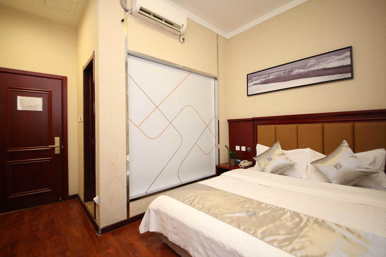 Chonpines Hotel Changchun Buitenkant foto