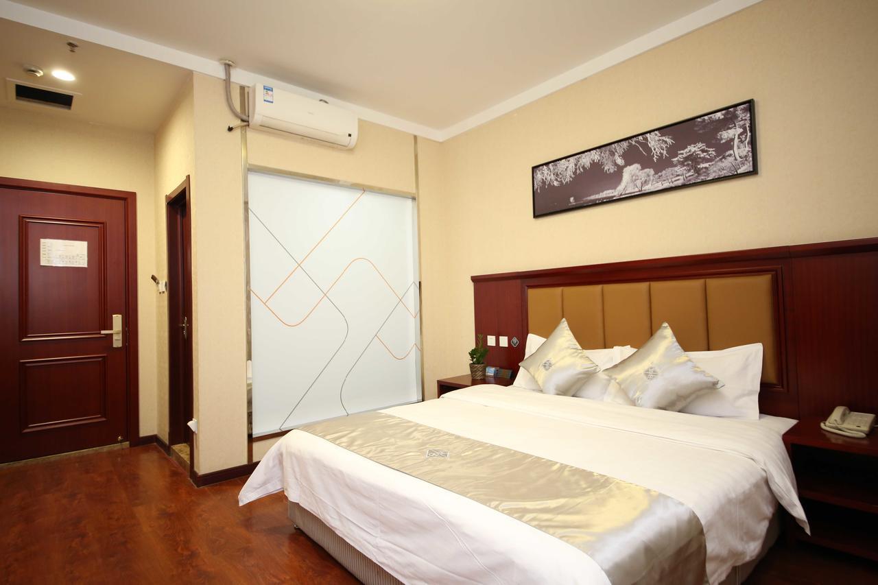 Chonpines Hotel Changchun Buitenkant foto