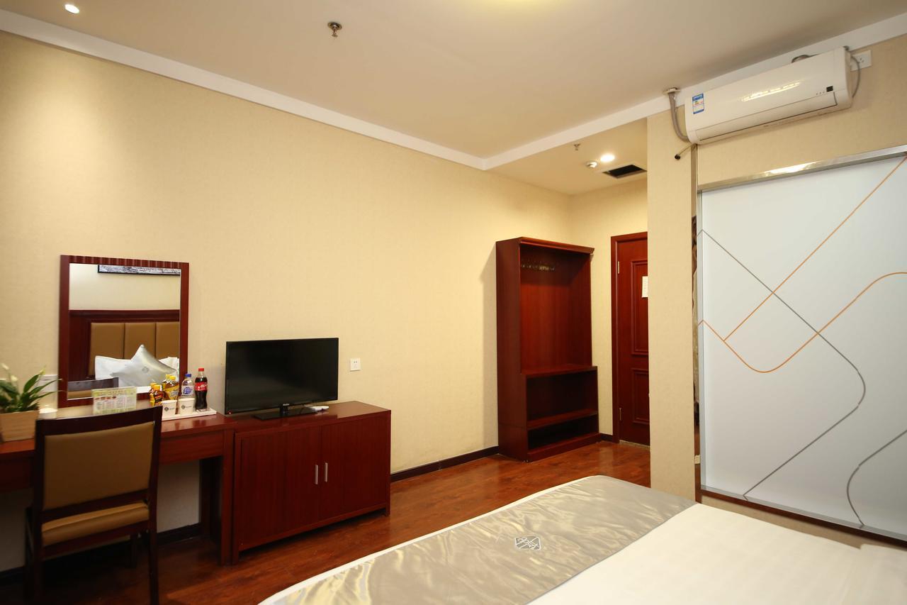 Chonpines Hotel Changchun Buitenkant foto