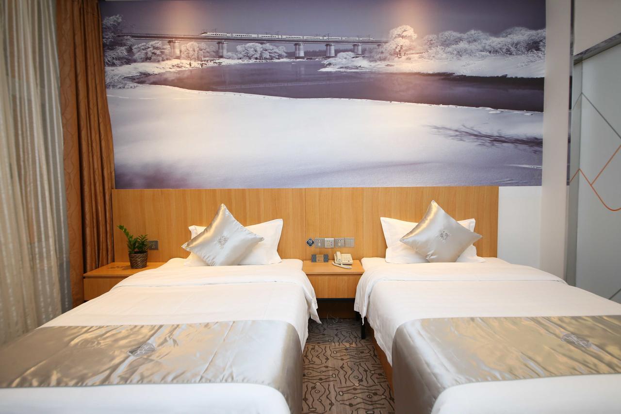 Chonpines Hotel Changchun Buitenkant foto