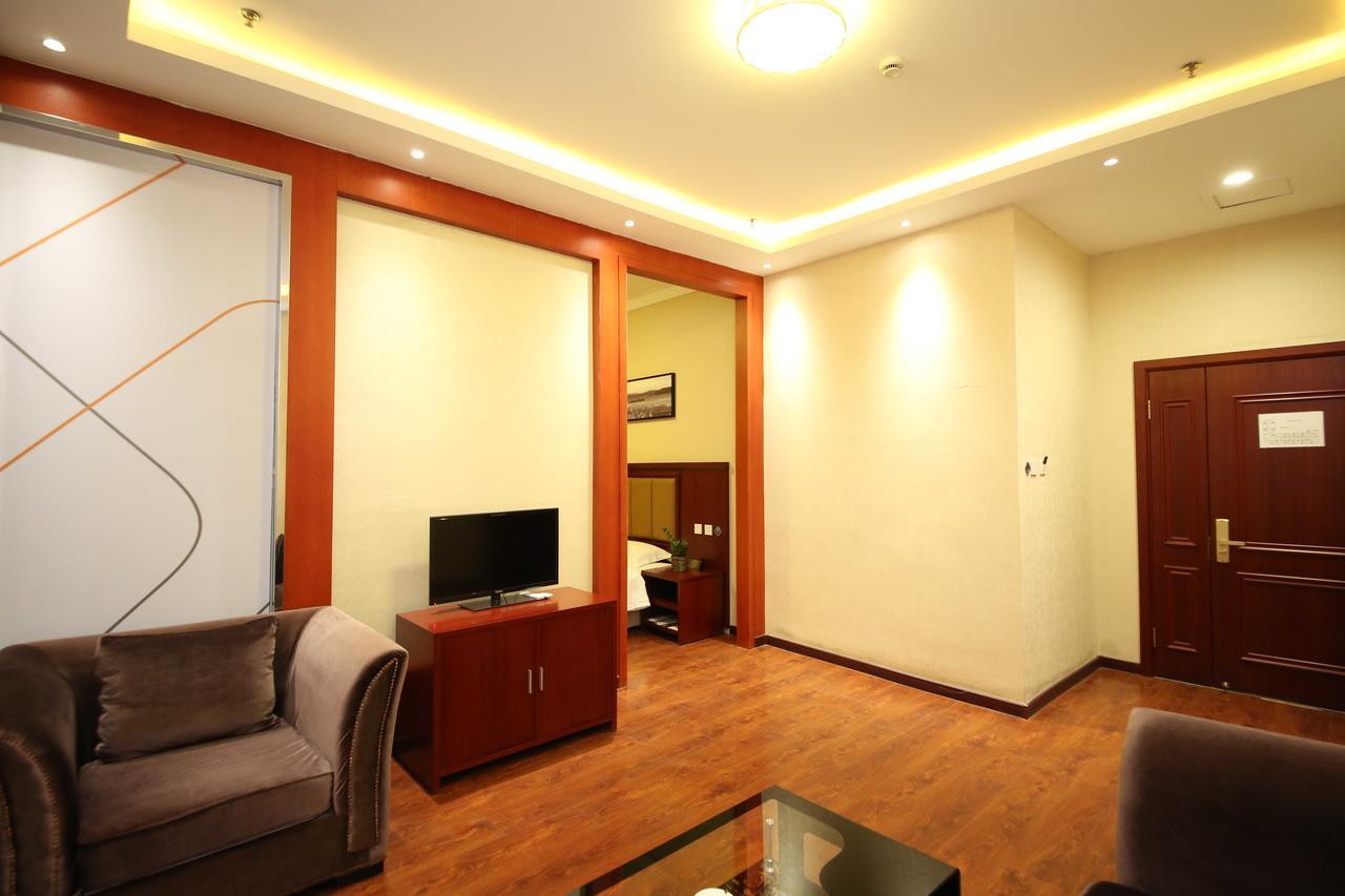 Chonpines Hotel Changchun Buitenkant foto