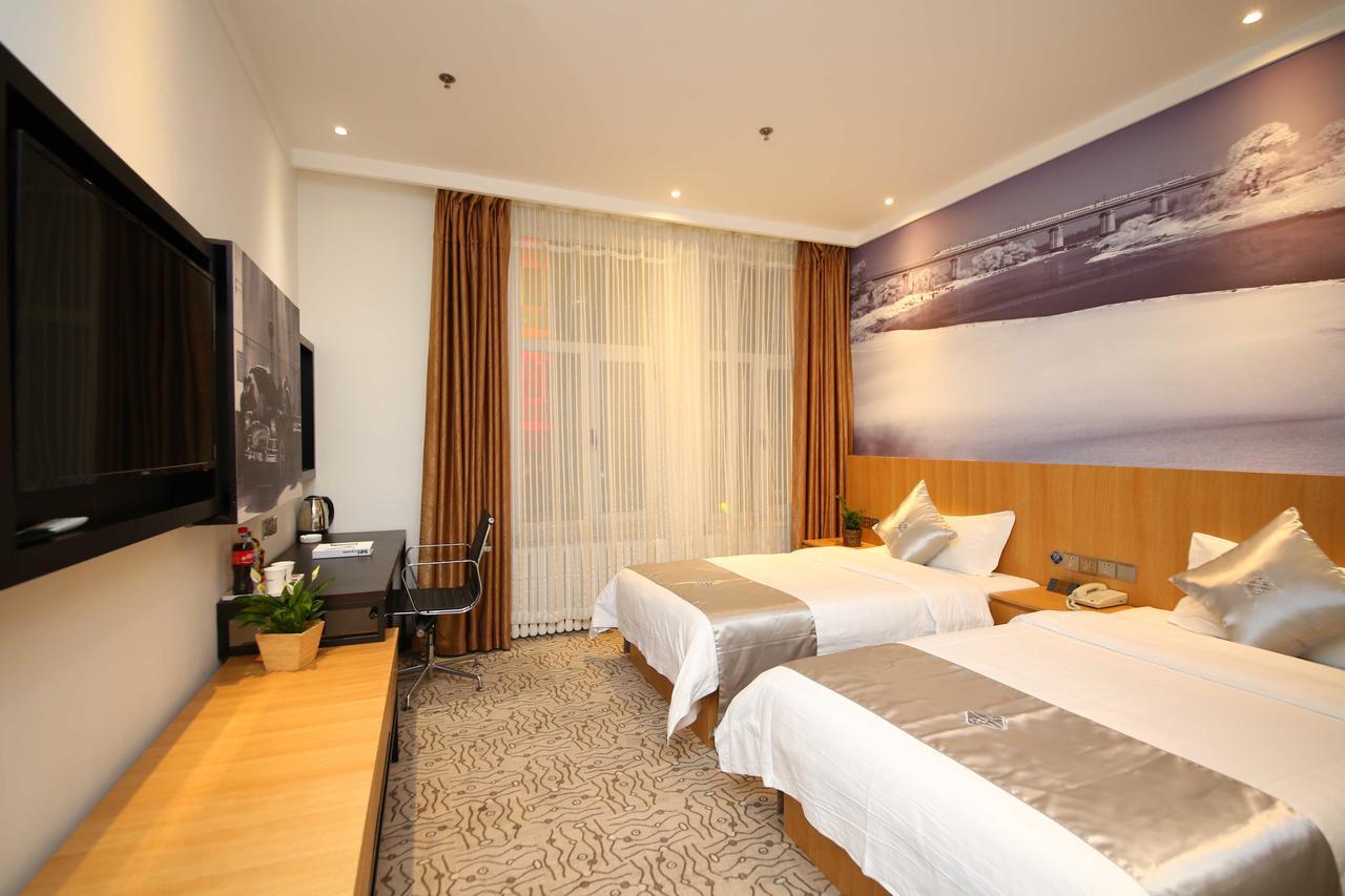 Chonpines Hotel Changchun Buitenkant foto