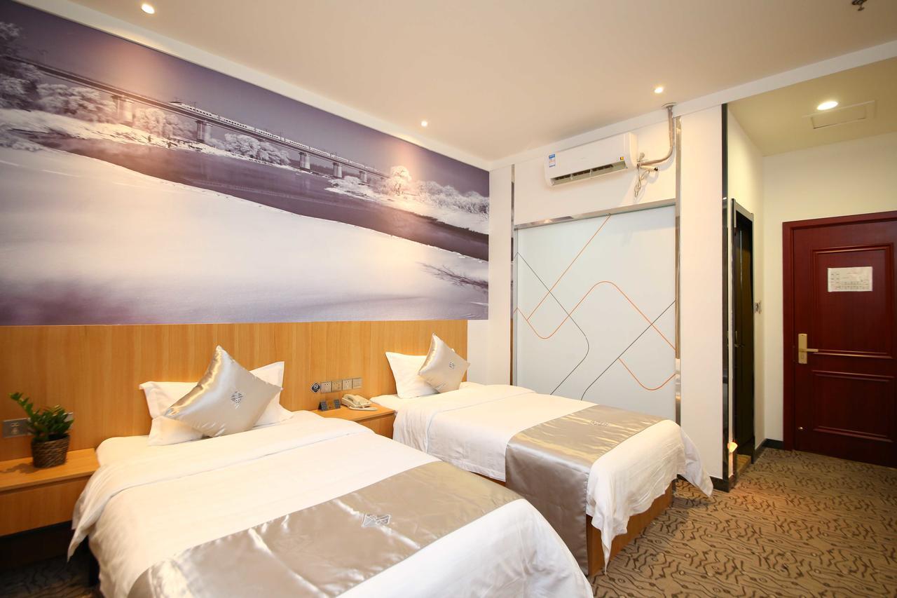 Chonpines Hotel Changchun Buitenkant foto